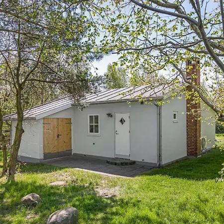 Дом отдыха Beach Front Home In Ronne With Wifi