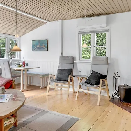 Дом отдыха Beach Front Home In Ronne With Wifi *